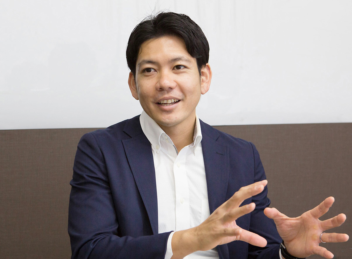 新城 優氏
