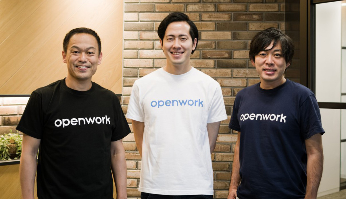 (左から)ヴォーカーズ 代表取締役社長 増井慎二郎氏、同社 戦略担当ディレクター 北野唯我氏、同社 取締役副社長 麻野耕司氏