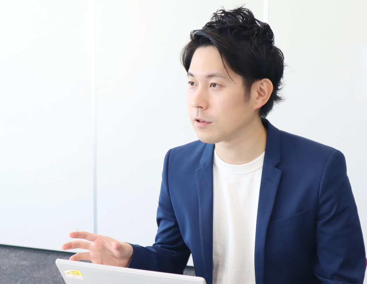 新倉 竜也氏