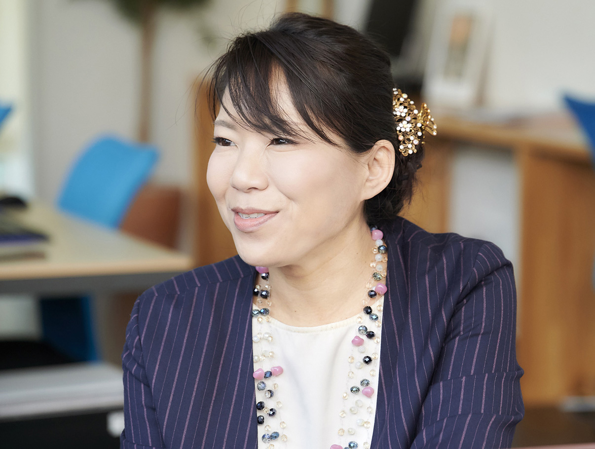 菅 由紀子氏