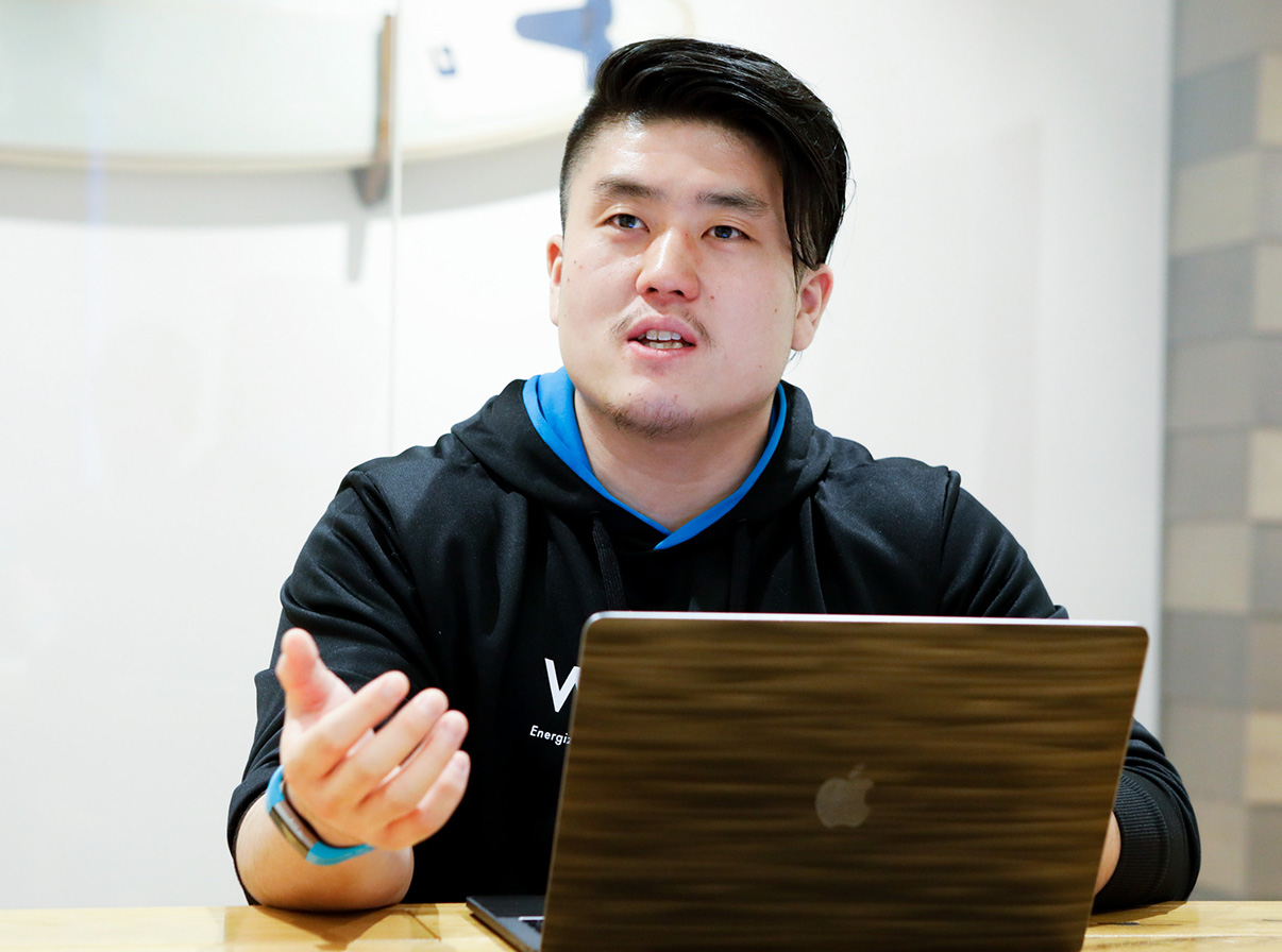 川本 周氏