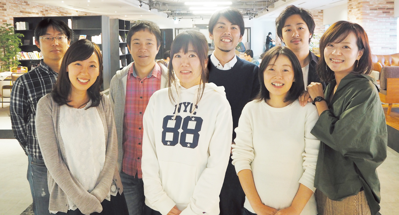 オフィスプロジェクトチームのメンバー。著者は前段右端