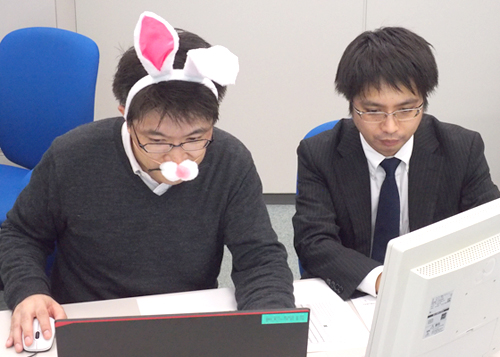 (右)富士通ラーニングメディア ナレッジサービス事業本部 第一ラーニングサービス部 城尚志氏、(左)資格Zine 編集長 市古明典